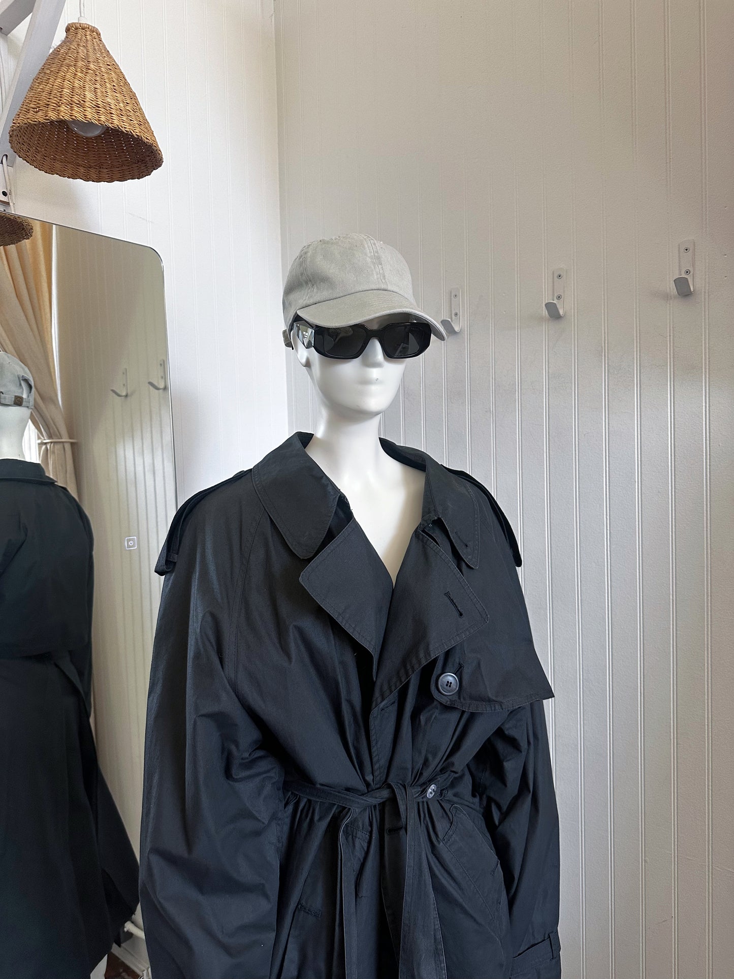 Black Oversized Trench (m-xl)