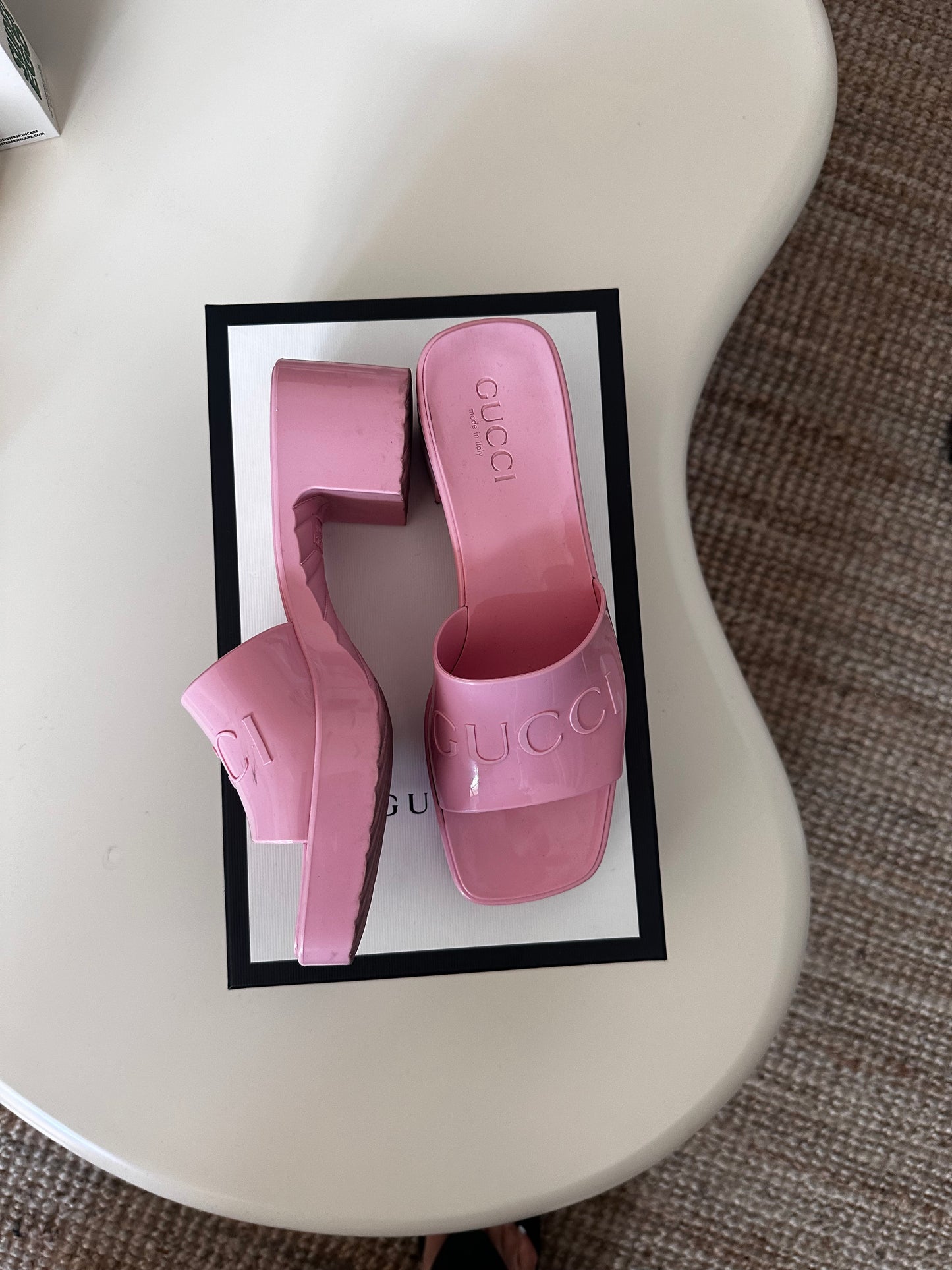 Pink Gucci sandals (size 37)