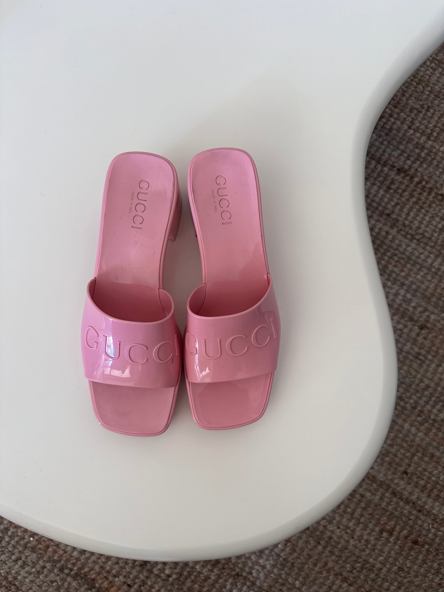 Pink Gucci sandals (size 37)